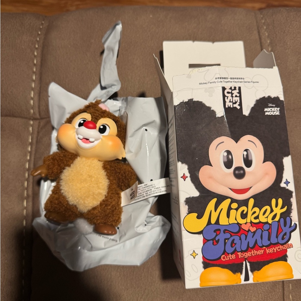 Popmart Mickey family cute together keychain